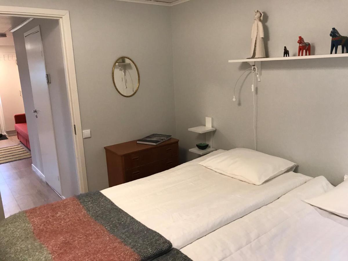 Stuga I Naturskoent Omrade Pa Vaestra Tjoern Saby Exterior photo
